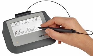 Recurso interposto via e-DOC. Ausência das folhas que trazem a identificação e a assinatura