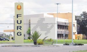 Concurso FURG 2016: Saiu o edital para assistentes em administração (nível médio)! Inicial de R$ 3 mil!