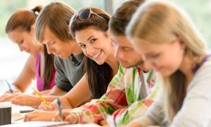 Concursos públicos: uma excelente opção para jovens durante a crise