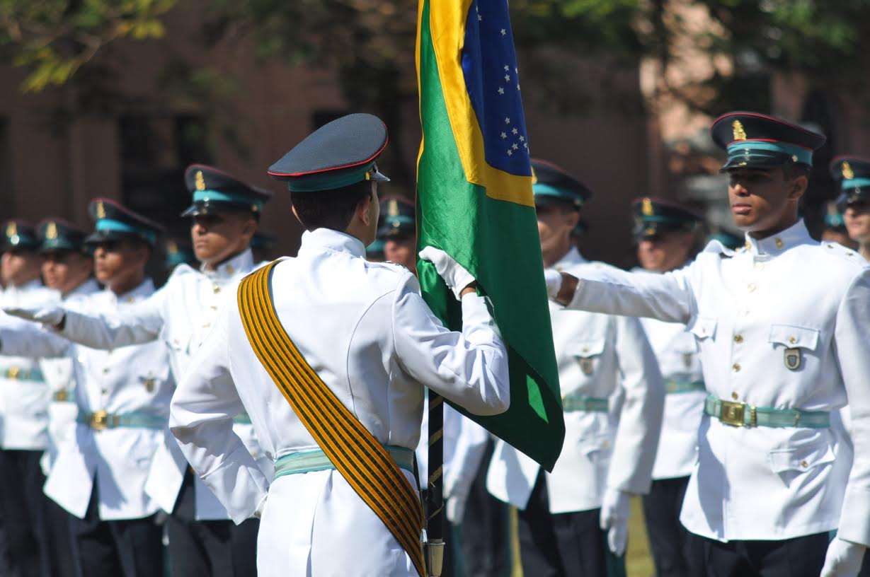 Exército Brasileiro 🇧🇷 on X: Se você quer ser oficial do Exército  Brasileiro, o começo é ler o edital para o concurso de admissão à Escola  Preparatória de Cadetes do Exército 2021