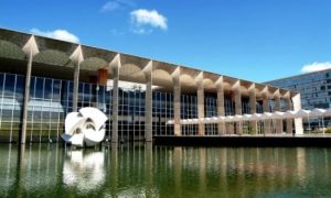 Concurso Diplomata: saiu o edital CACD 2018! Vagas de nível superior e R$ 18 mil!