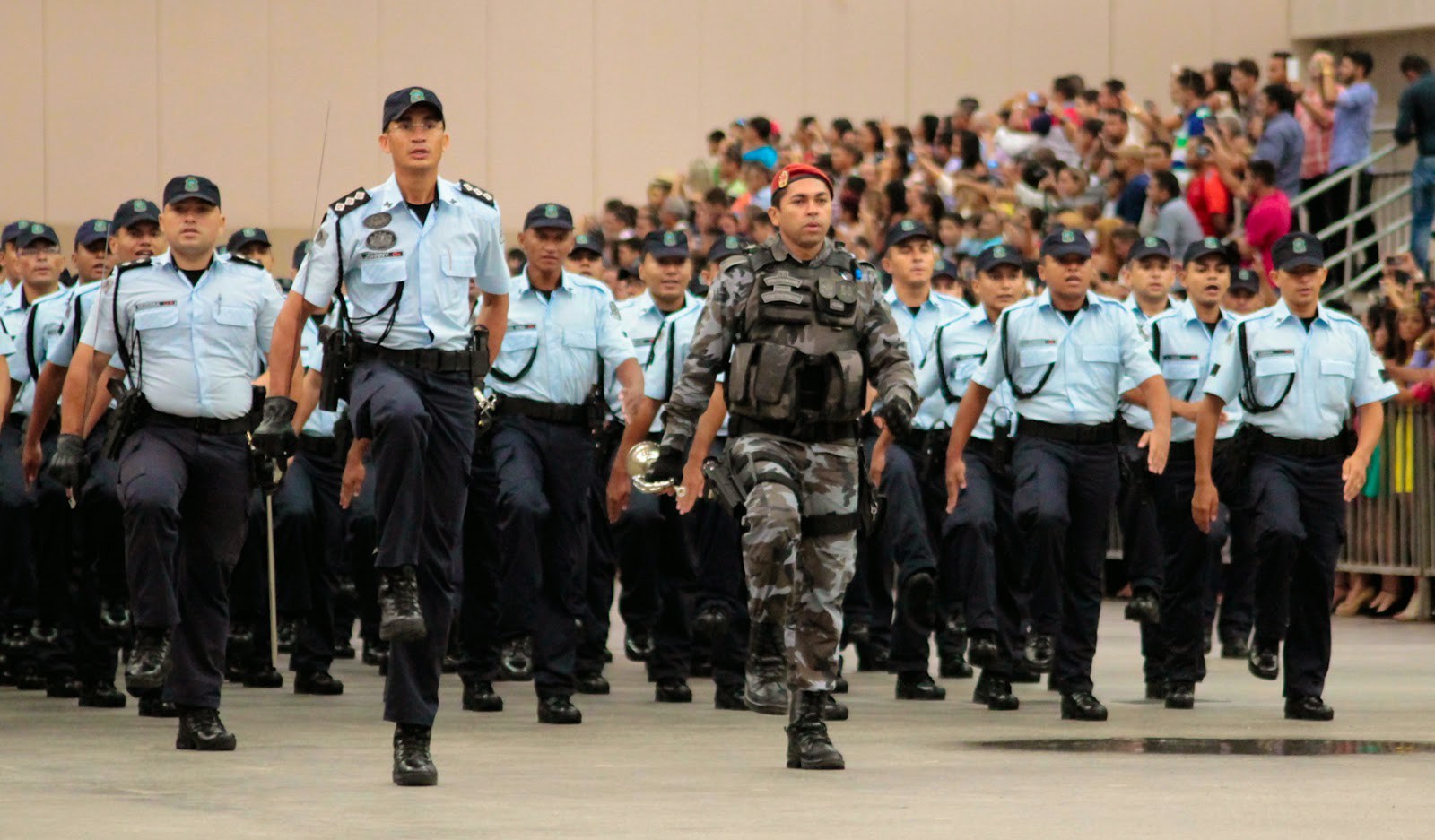 Concurso Policia Militar 2016 Pmce Saiu Edital Com 4 200 Vagas Para Soldado Nivel Medio