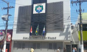 Concurso Câmara Maceió: SAIU o edital para Analista! Inicial de R$ 4,1 mil!