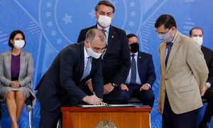 Aposentadoria Integral: Bolsonaro estende direitos aos policiais