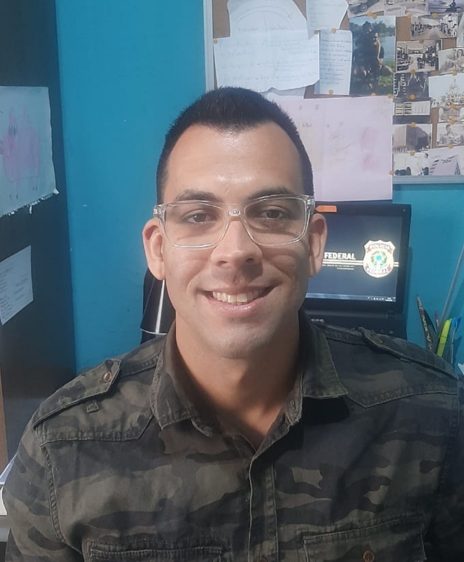 Concurso PF : Veja a história de aprovação de Alan Themistocles!