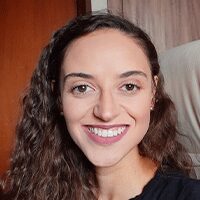 Raissa Celestina foi aprovada conciliando estudos e trabalho. Veja!