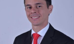 Superação: Mesmo com a perda do pai para Covid, Victor Ferreira conseguiu a aprovação no Exame OAB!