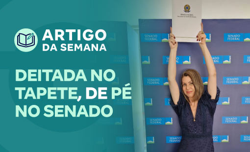 Deitada no tapete, de pé no Senado
