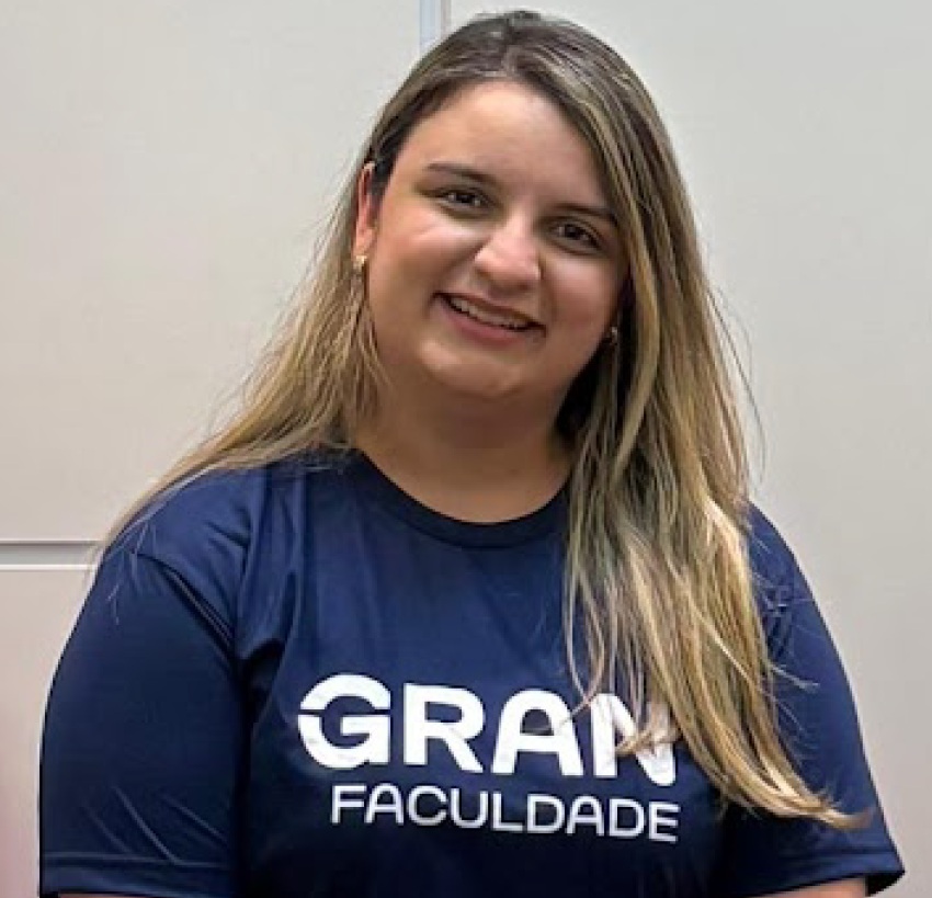 Vanessa conciliou os estudos com a maternidade e conquistou 4 aprovações